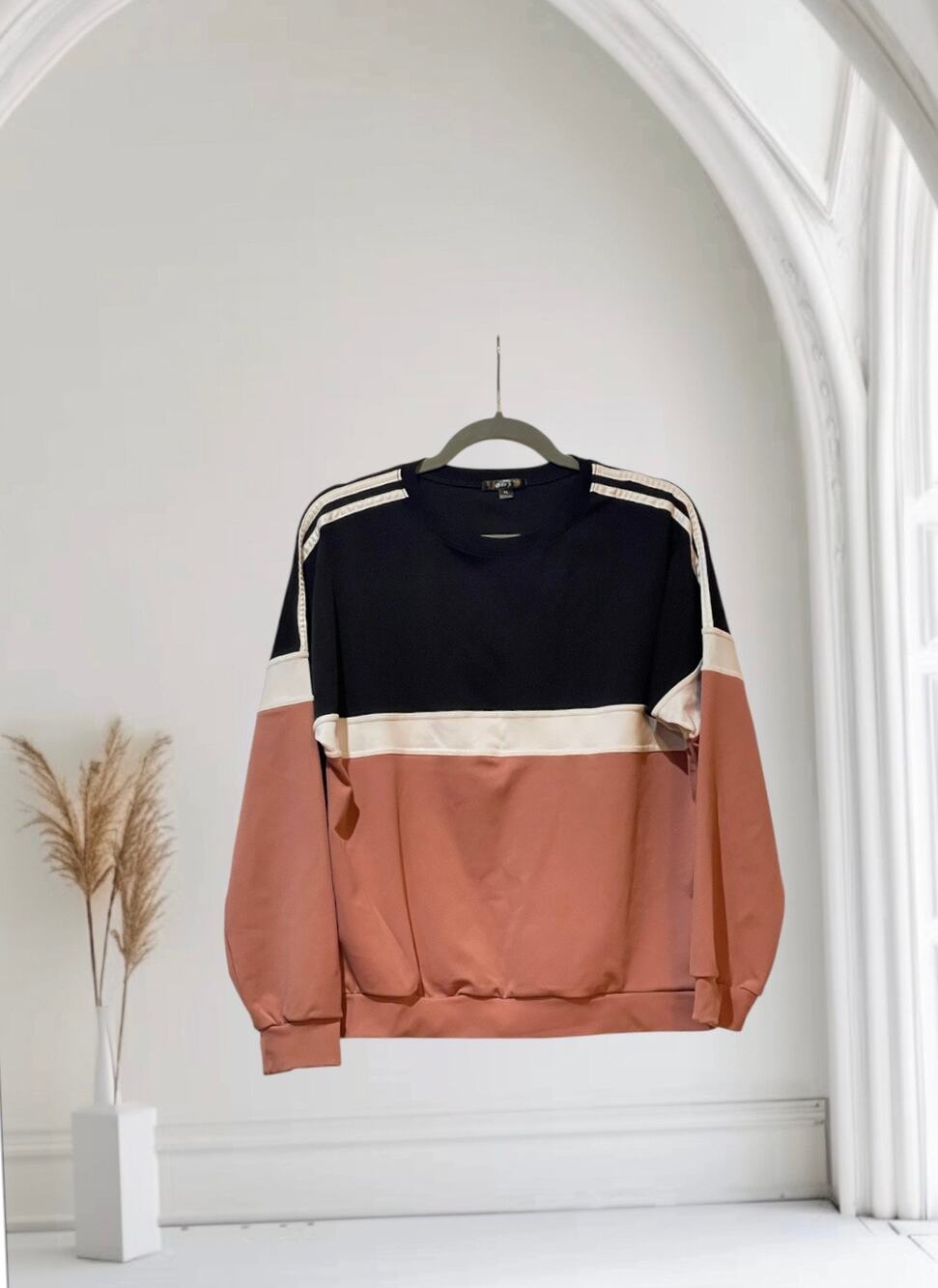 Ladies Active Sweater 0 to 5 Brand Size XL